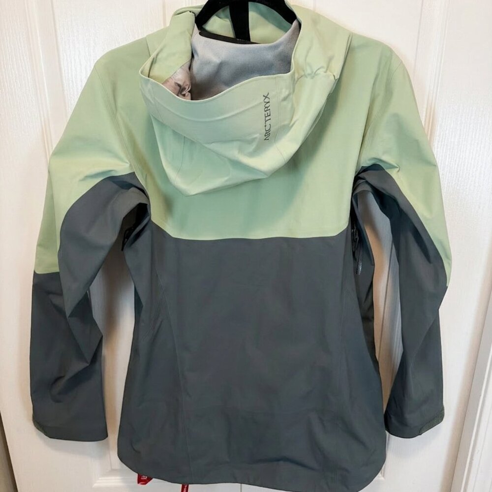 ARC'TERYX - Sentinel AR Jacket - Women's M - Picture 3 of 15